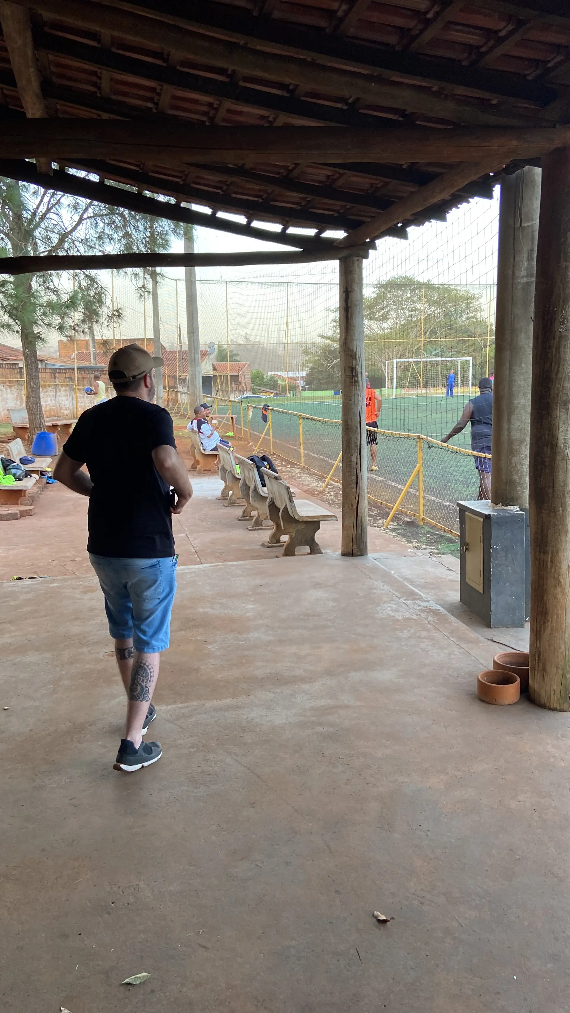 Campo Arte Bola ao entardecer